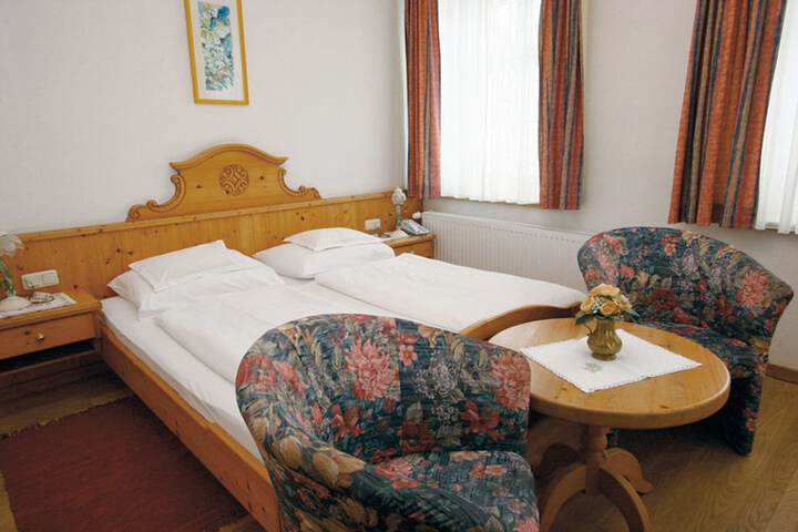 Room 9 of 19