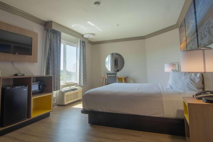 1 King Bed (14 of 22)