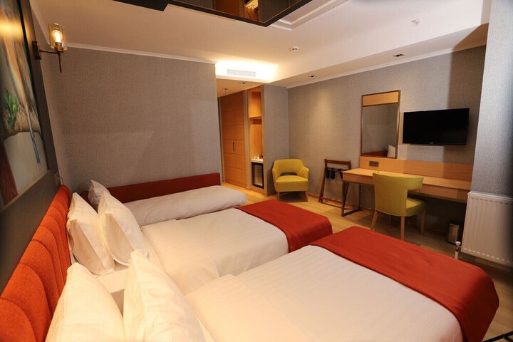 Room 13 of 31