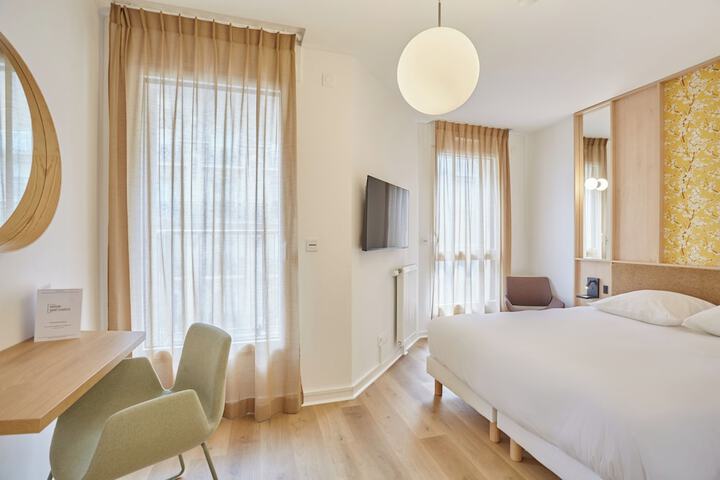 Room 8 of 48
