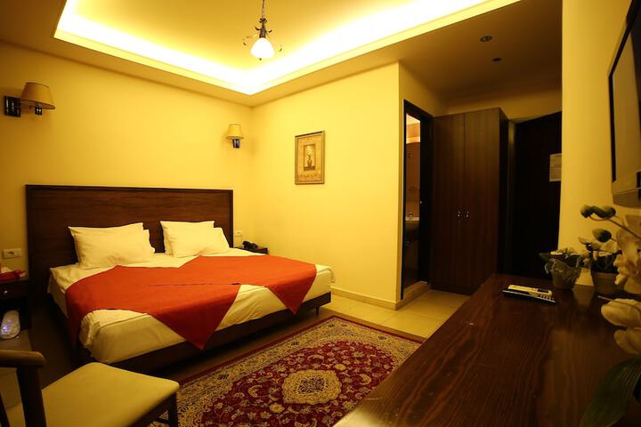 Room 29 of 49