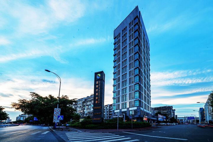 Yacheng Hotel (Liuzhou Yufeng Mountain high-speed railway station)