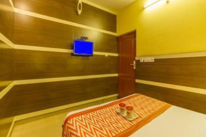 Room 6 of 18