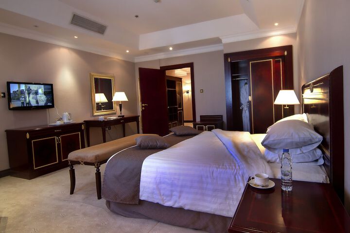 Room 5 of 19