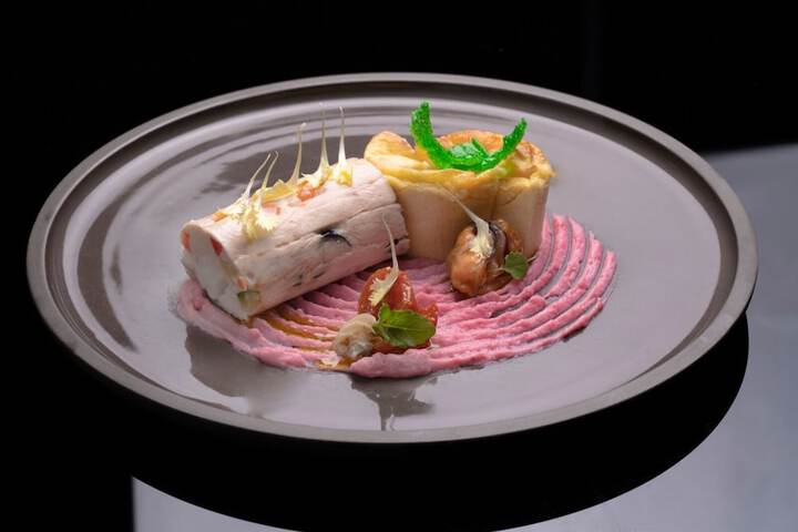 Dining 36 of 63