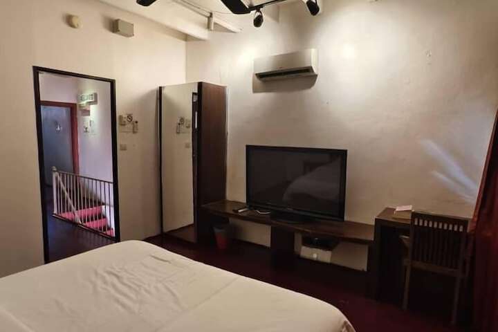 Room 20 of 128