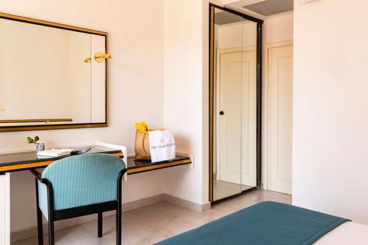 Room 18 of 65