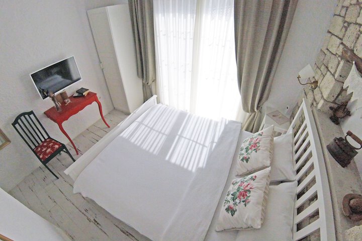 Room 43 of 77