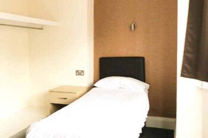 Room 8 of 19