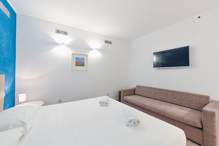 Room 5 of 89