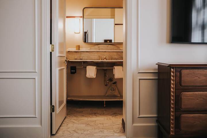 Room 45 of 121