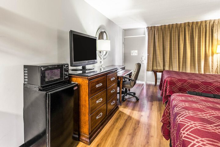2 Double Beds (3 of 7)