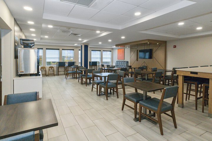 Breakfast/Coffee Service 88 of 104