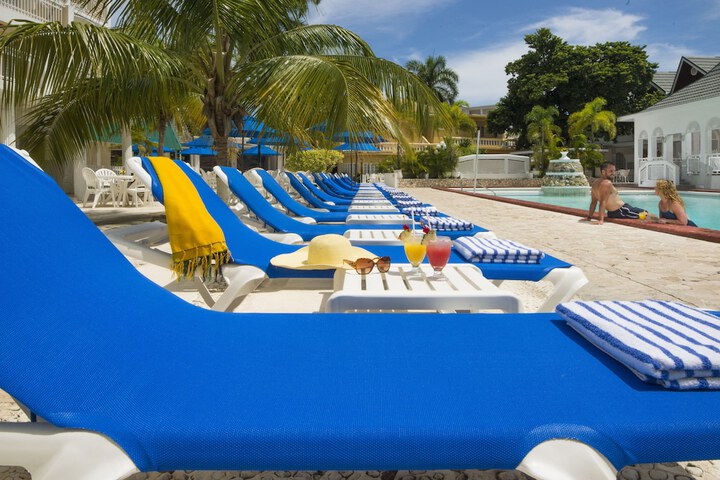Hotel with Pool
