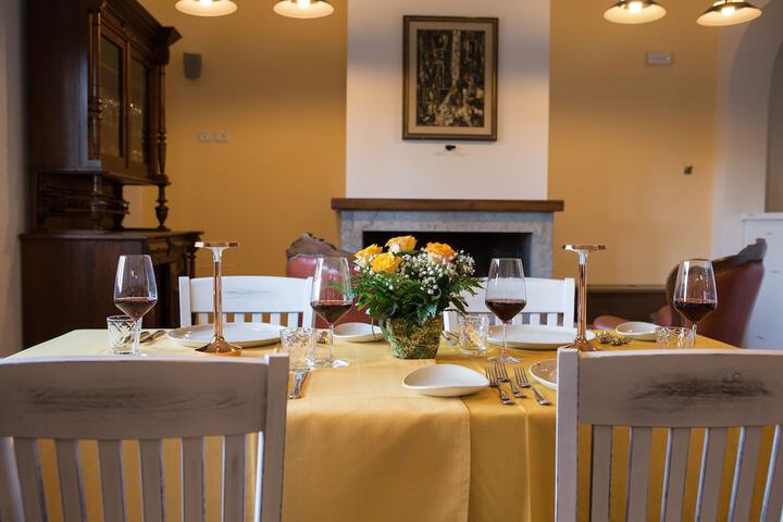 Dining 9 of 13