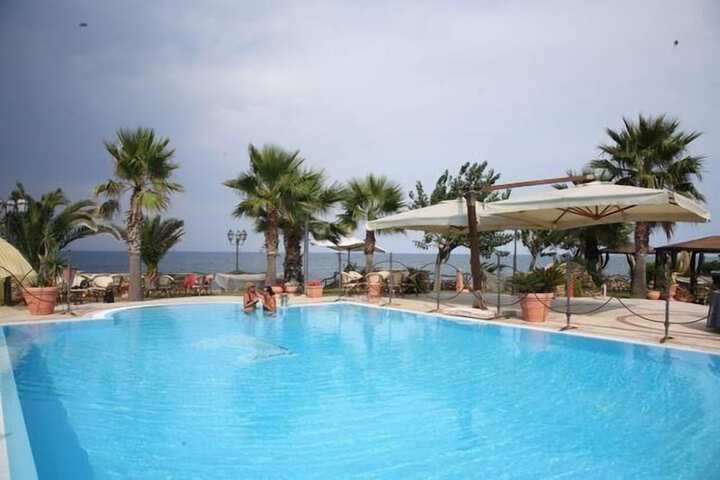 Pool 13 of 26