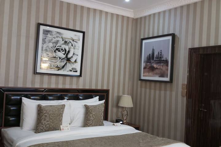 Room 17 of 77