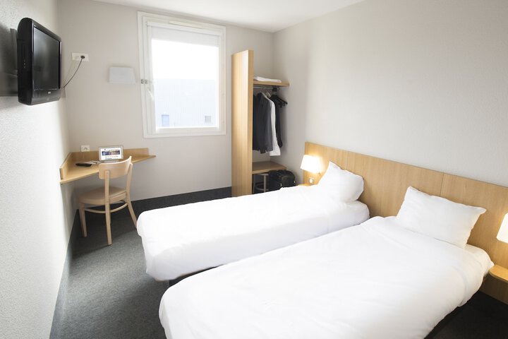 Room 9 of 42