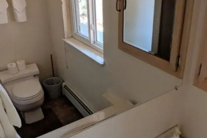 Room 9 of 25