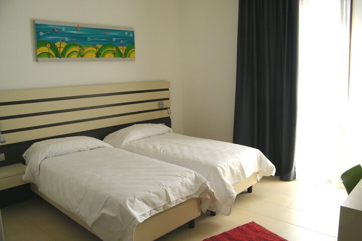 Room 7 of 37