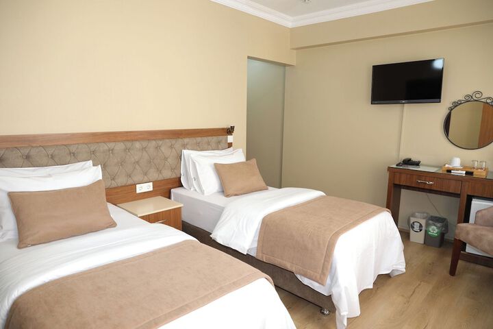 Room 5 of 25