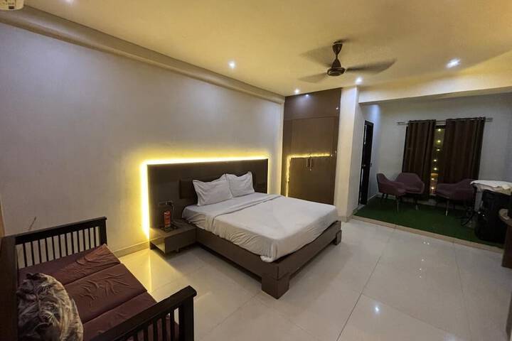 Room 9 of 15