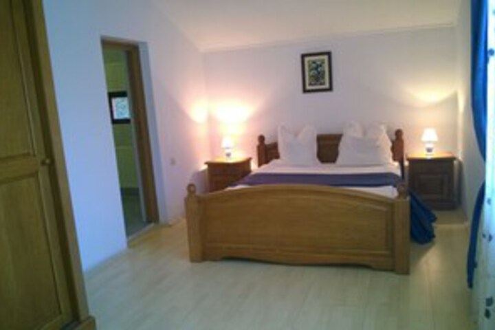 Room 27 of 47