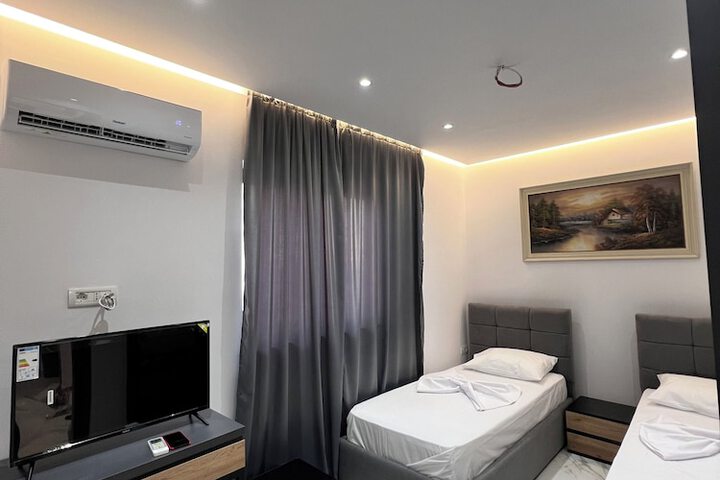 Room 16 of 30