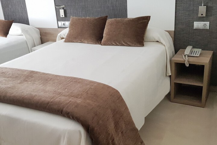 Room 5 of 92