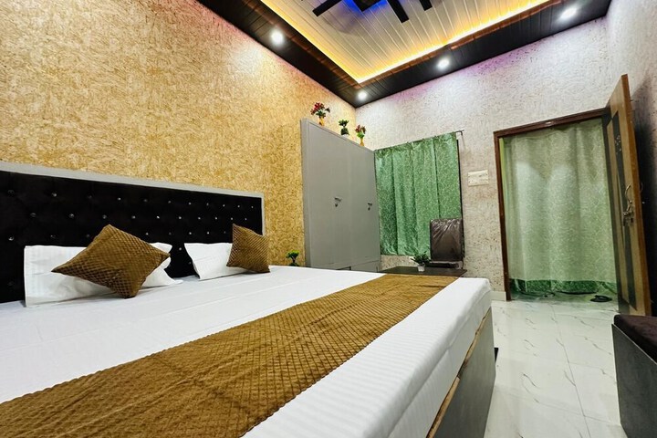 Room 2 of 20