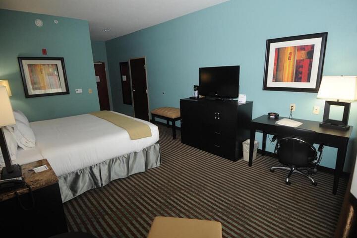 1 King Bed (7 of 14)