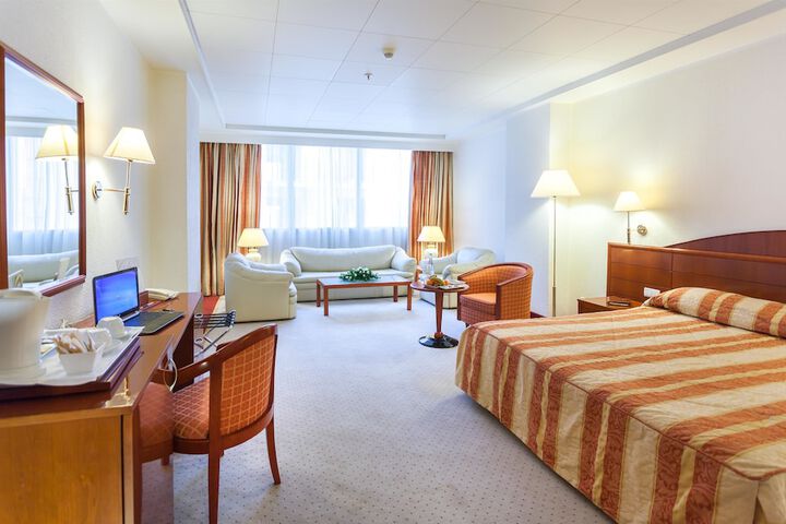 Room 9 of 31