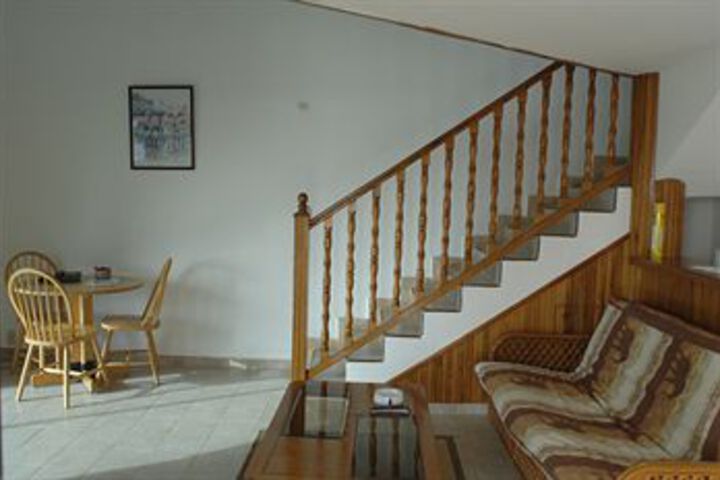 Room 9 of 12