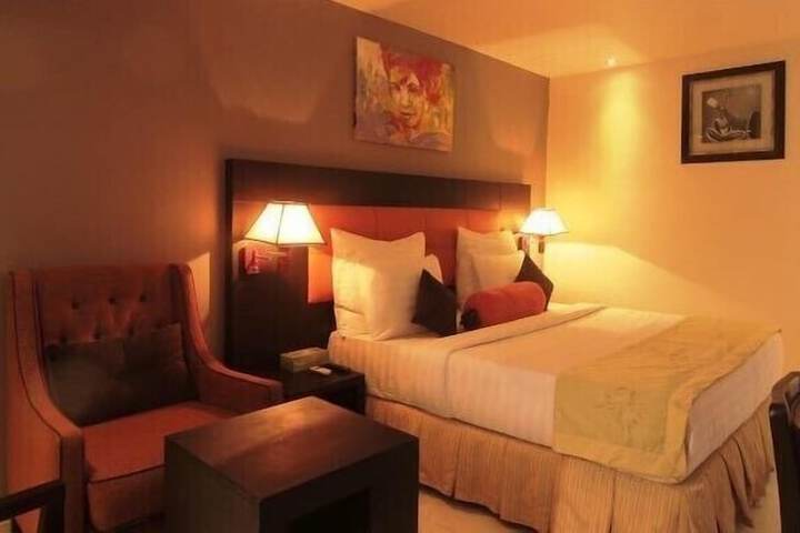 Room 3 of 7