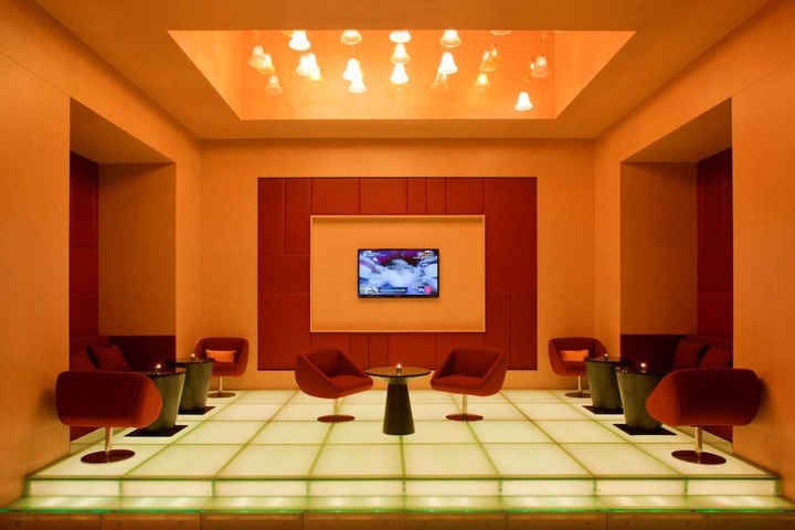 Lounge 56 of 85