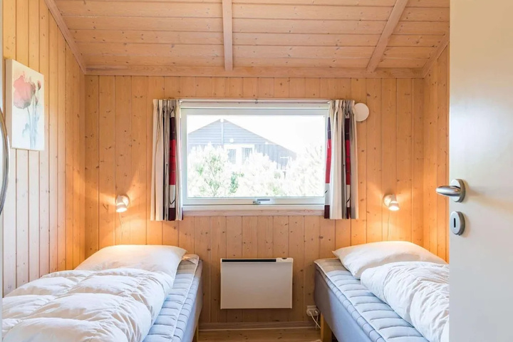 Room 2 of 18