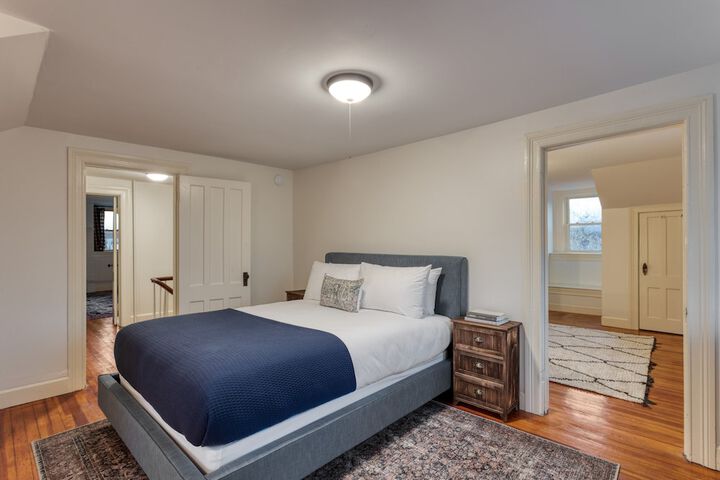 Room 2 of 28