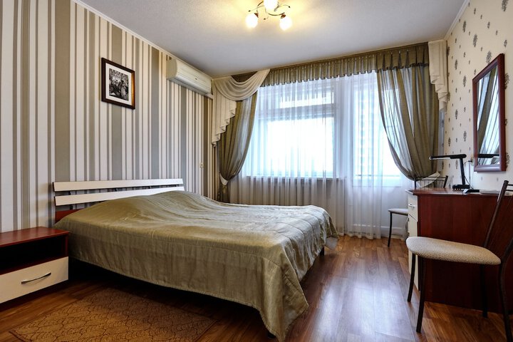Room 13 of 30
