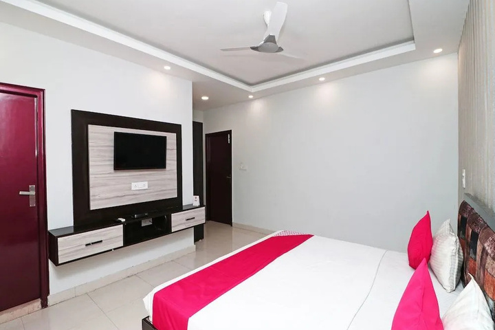 Room 4 of 11