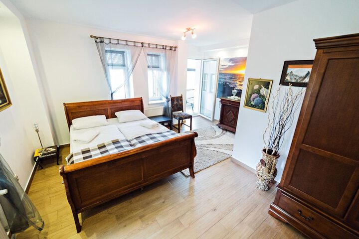 Room 14 of 24