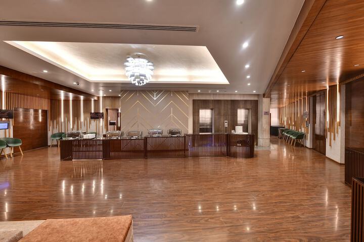 Ballroom/Hall 49 of 70