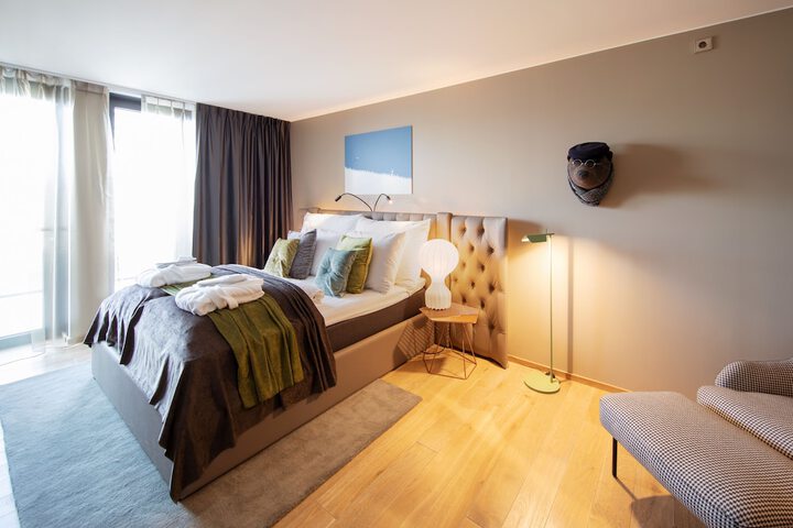 Room 18 of 108