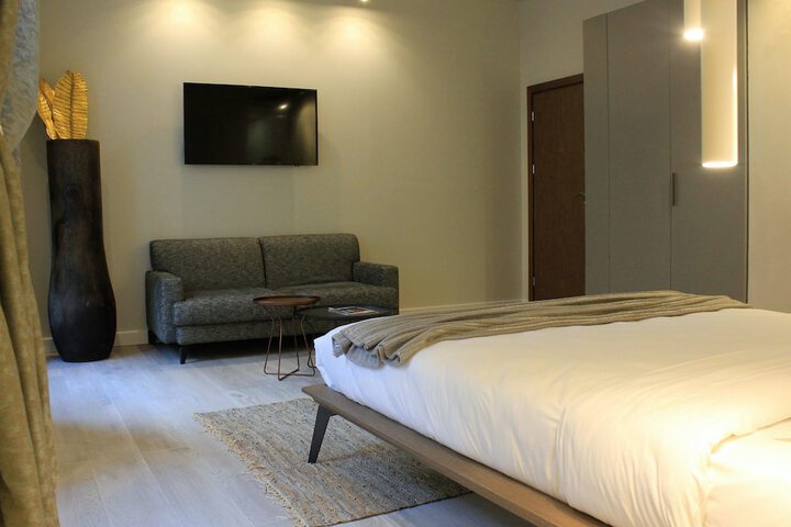 Room 28 of 44