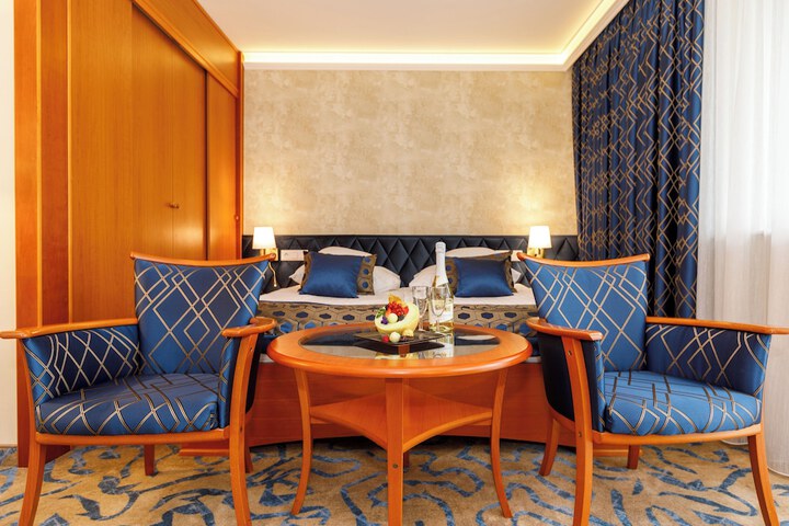 Room 21 of 77