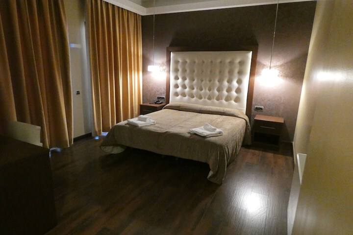 Room 17 of 44
