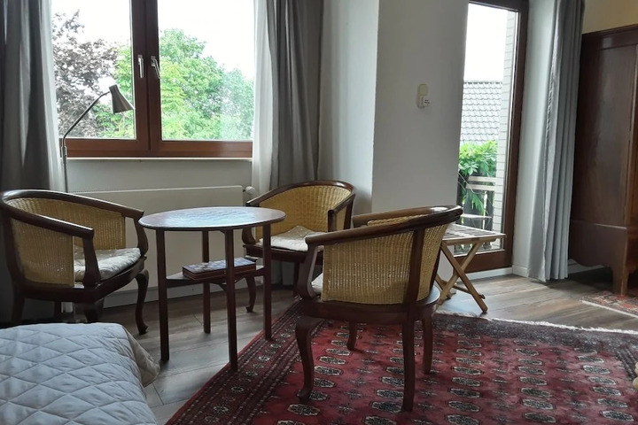 Room 8 of 10