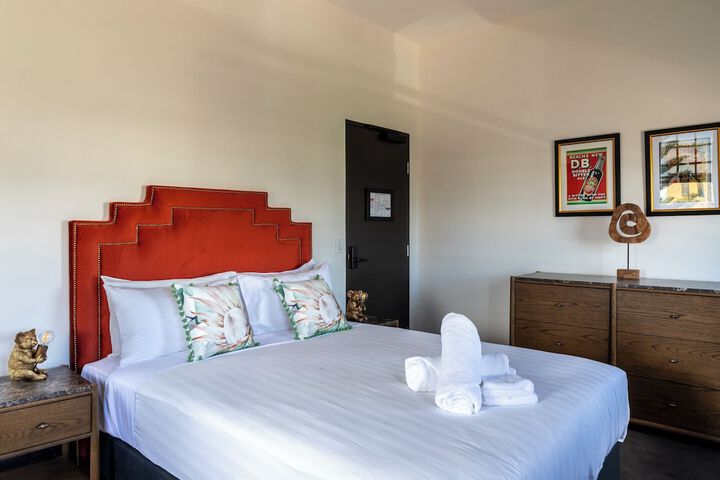 Room 6 of 24
