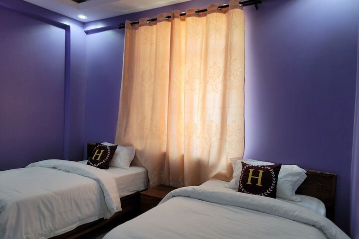 Room 8 of 25