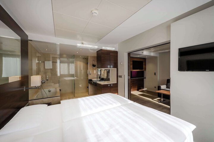 Room 31 of 157