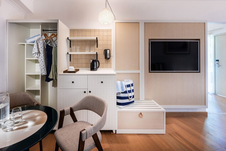 Room 16 of 126